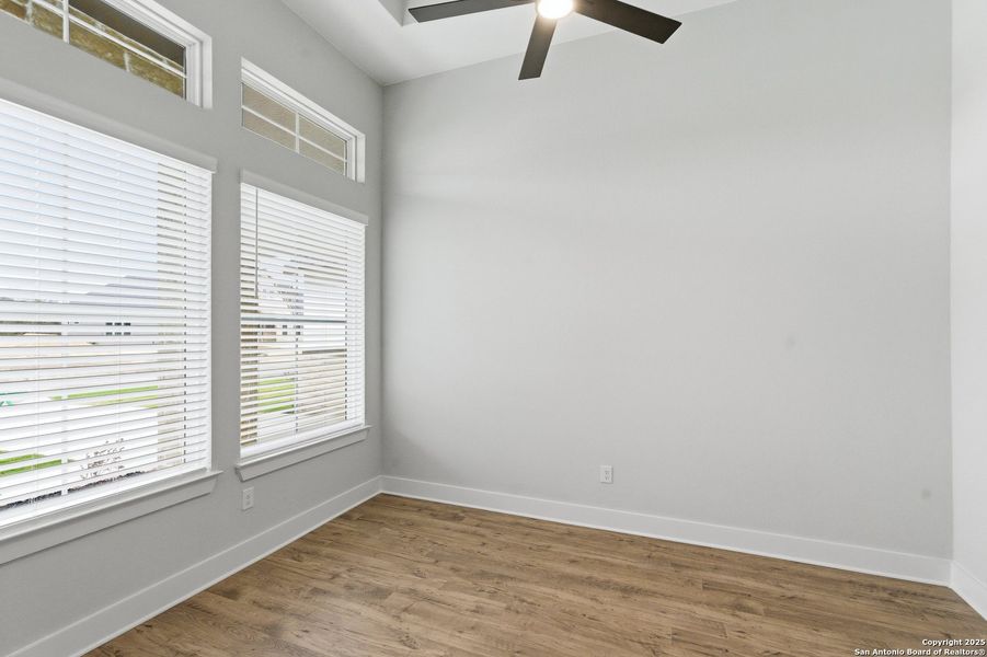 Spacious, unfurnished interior of a new home in Potranco Oaks, Castroville (Image 23).