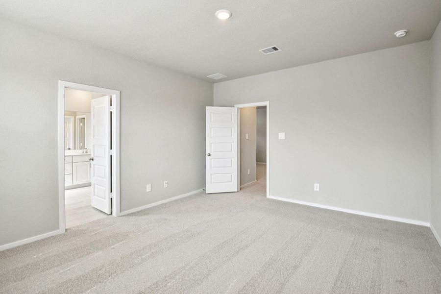 Spacious, unfurnished interior of a new home in Spring Brook Village - City Series, Houston (Image 24).