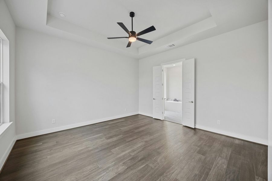 Spacious, unfurnished interior of a new home in Caliterra, Dripping Springs (Image 26).