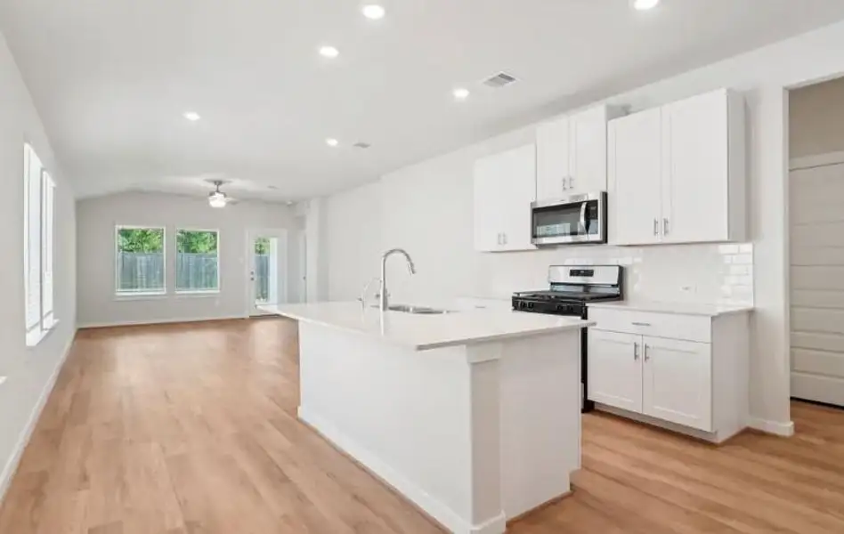 inspirational photo of builder’s model home and may depict options, furnishings, and/or decorator features that are not included