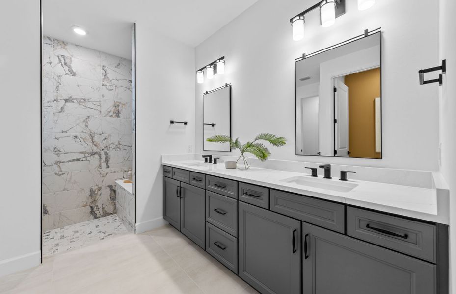 Owner's bath with luxuriously appointed features Owner's bath with luxuriously appointed features