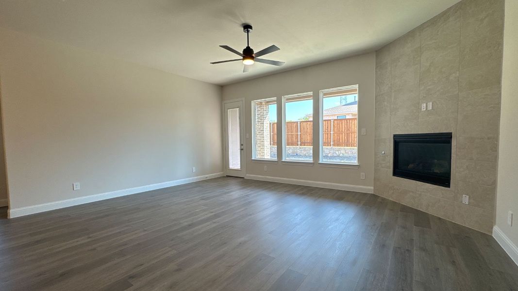 Spacious, unfurnished interior of a new home in Peachtree Meadows, Rockwall (Image 13).