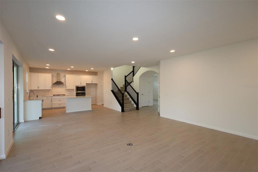 Spacious, unfurnished interior of a new home in Center Lake on the Park, St. Cloud (Image 34).