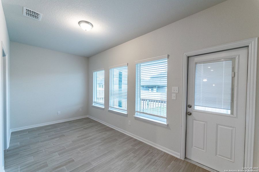 Spacious, unfurnished interior of a new home in Laurel Vistas, San Antonio (Image 14).