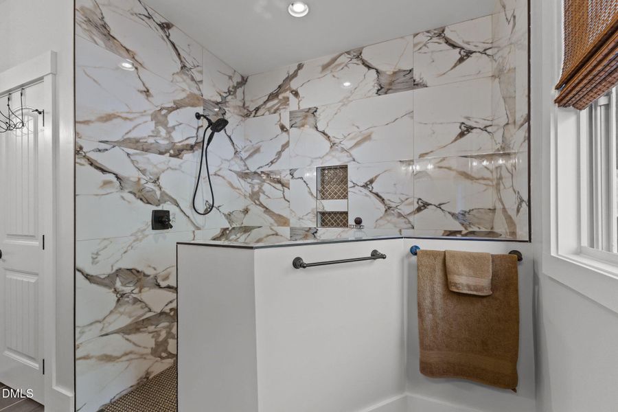 8-web-or-mls-AZ3A8392