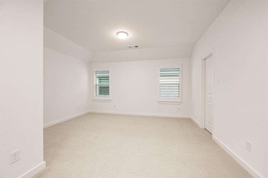 Spacious, unfurnished interior of a new home in Wildflower Ranch, Fort Worth (Image 25).