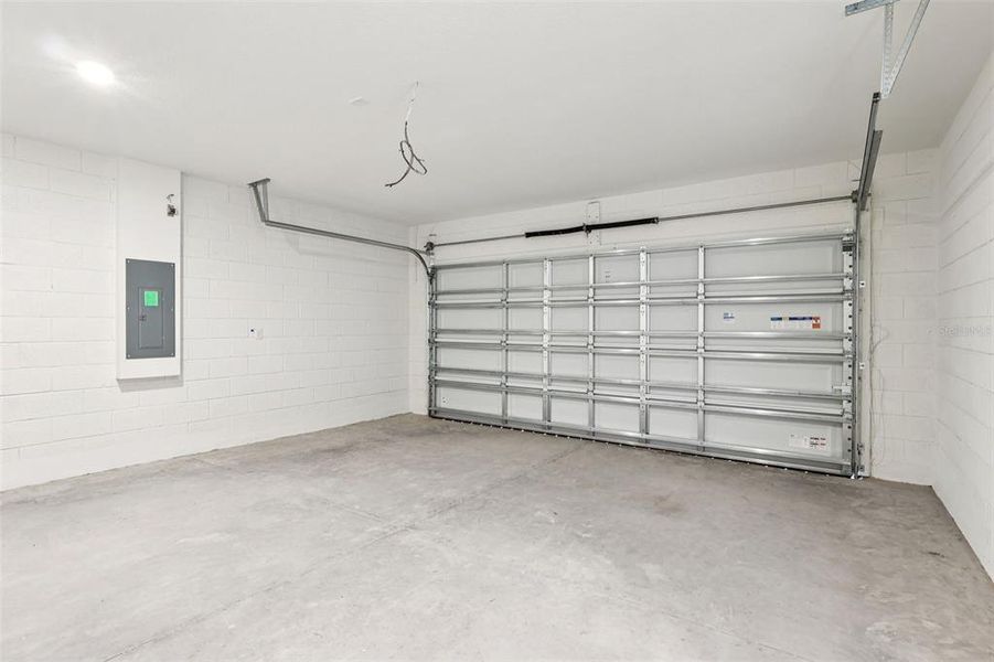 Spacious, unfurnished interior of a new home in Hamilton Bluff, Haines City (Image 21).