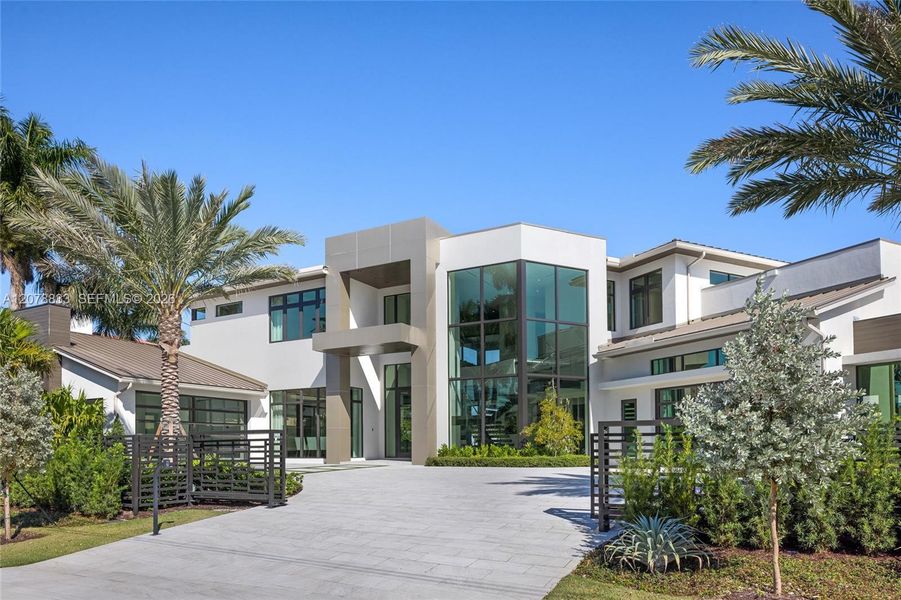 Condo located in Fort Lauderdale, FL showcasing its design and architecture (Image 3). Condo located in Fort Lauderdale, FL showcasing its design and architecture (Image 3).