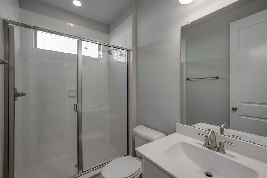 Plan 1136 Secondary Bath Representative Image