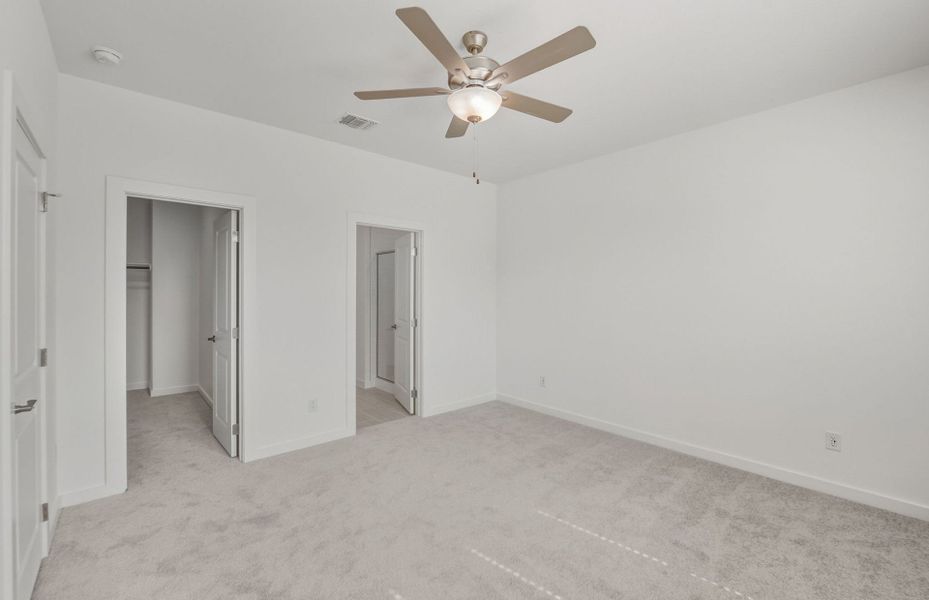 Spacious, unfurnished interior of a new home in Crosswinds, Kyle (Image 33).