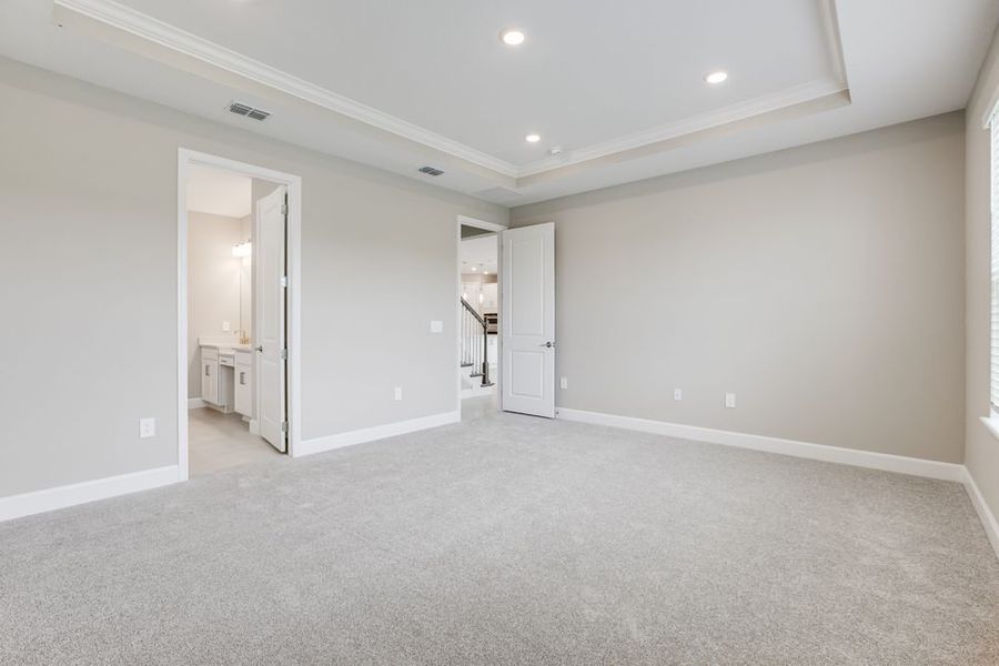Spacious, unfurnished interior of a new home in Indigo Creek, Apollo Beach (Image 12).