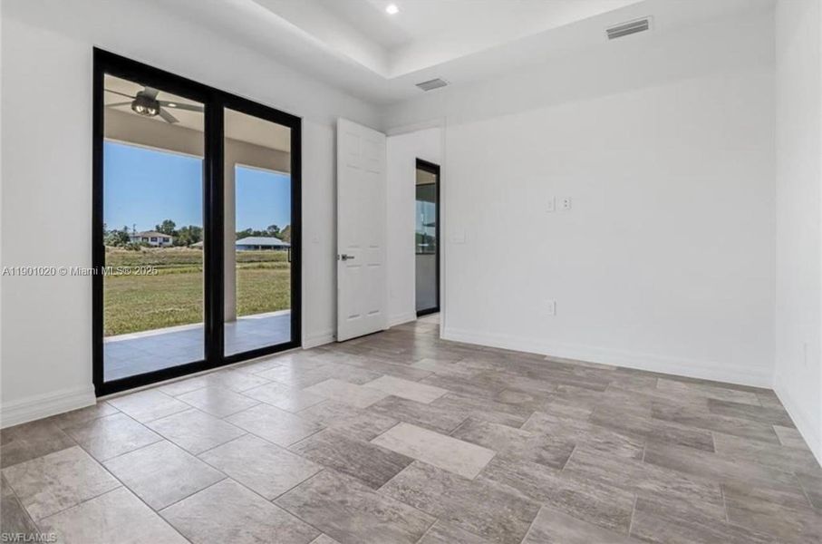 Spacious, unfurnished interior of a new home in , Lehigh Acres (Image 26).