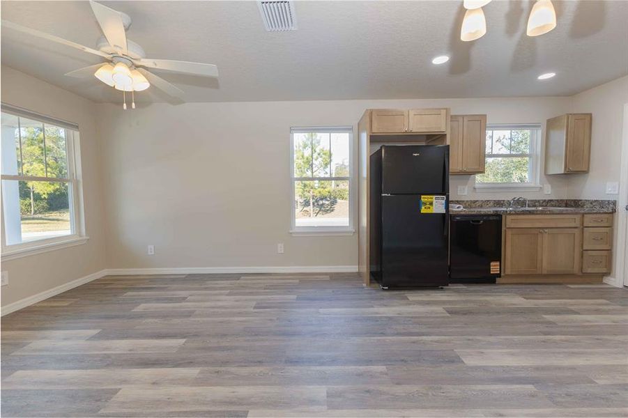 Spacious, unfurnished interior of a new home in , Tavares (Image 11).