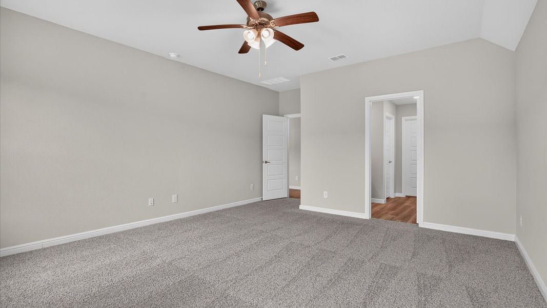 Representative unfurnished interior of a home built from the Fairmount by D.R. Horton in Sandstone Estates, Granbury (Image 21).
