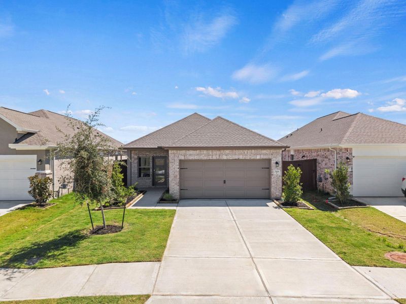 Front exterior of a new home in Creekhaven, Rosharon, TX, highlighting curb appeal (Image 19).