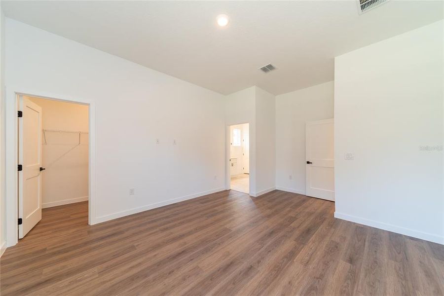 Spacious, unfurnished interior of a new home in , Citrus Springs (Image 44).