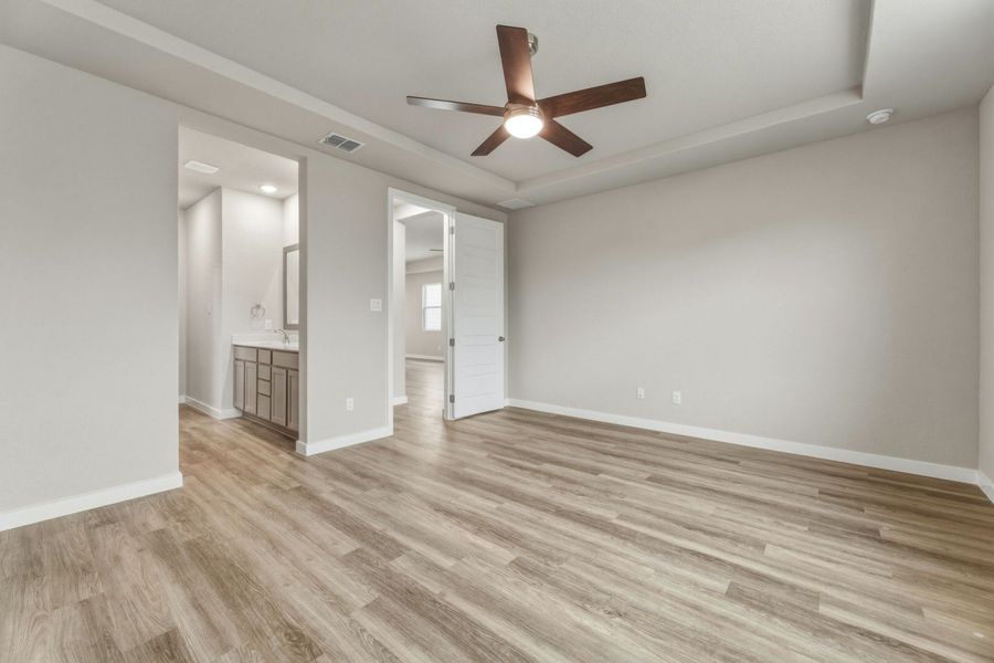 Spacious, unfurnished interior of a new home in Veranda Designer, San Antonio (Image 29).