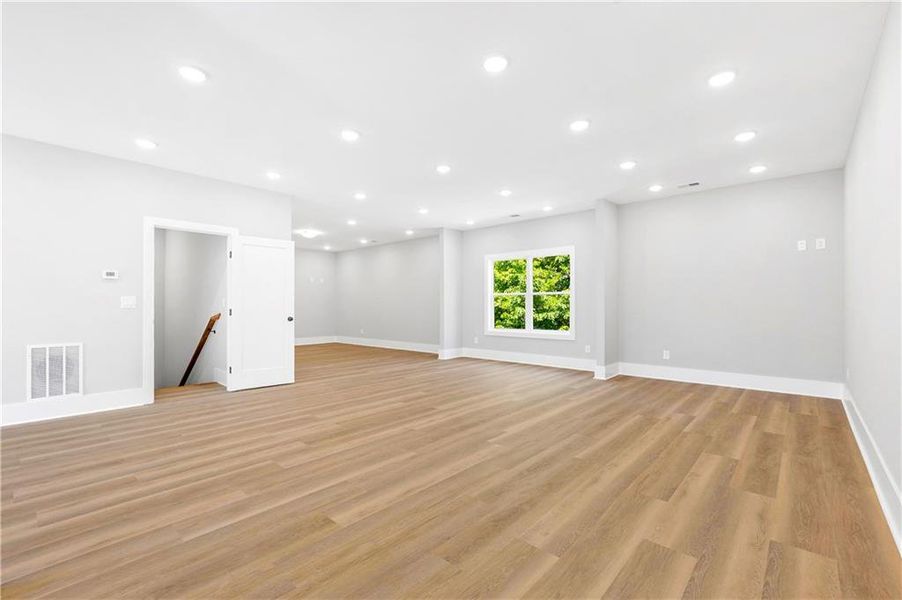 Spacious, unfurnished interior of a new home in , Brookhaven (Image 34).