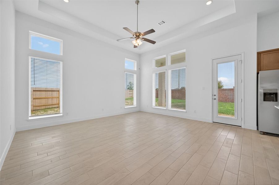 Spacious, unfurnished interior of a new home in Lago Mar, La Marque (Image 28).