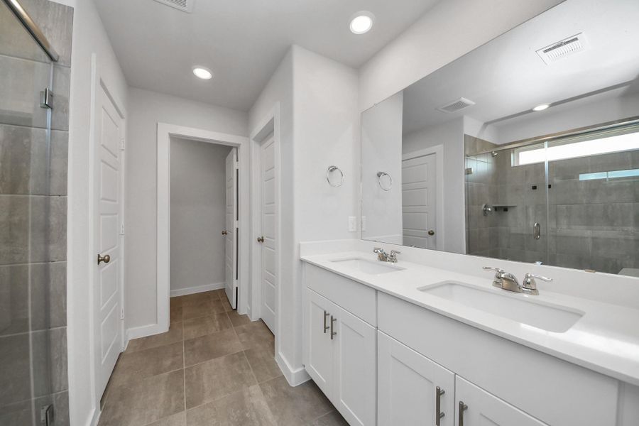 Furnished interior view inside a new home in Montgomery Oaks - Premier, Conroe (Image 15). Furnished interior view inside a new home in Montgomery Oaks - Premier, Conroe (Image 15).