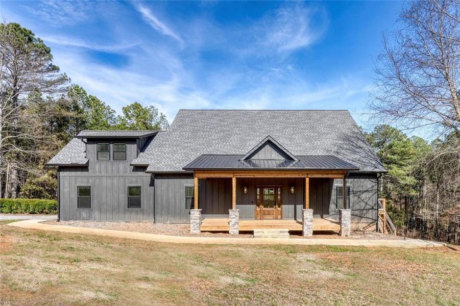 Exterior details and patio area of a home in , Blairsville (Image 24).