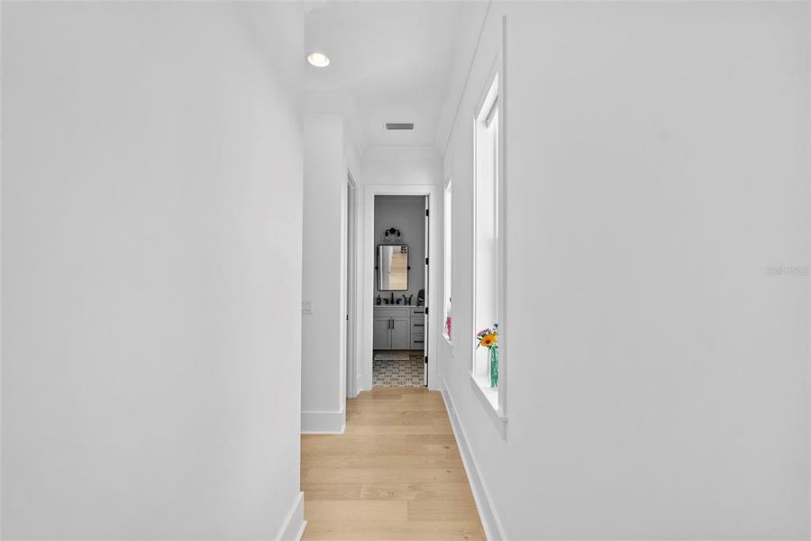 Spacious, unfurnished interior of a new home in , Tampa (Image 77).