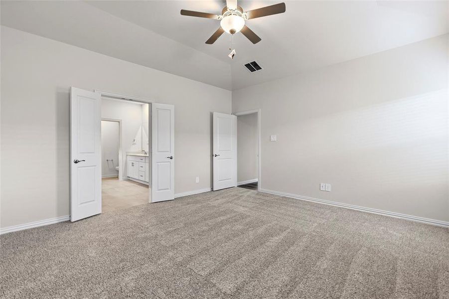 Spacious, unfurnished interior of a new home in Stratton Place, Greenville (Image 12).