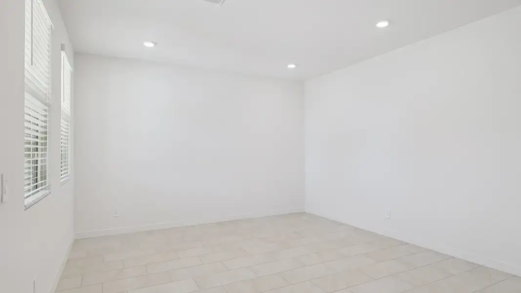 Spacious, unfurnished interior of a new home in El Cidro, Goodyear (Image 19).