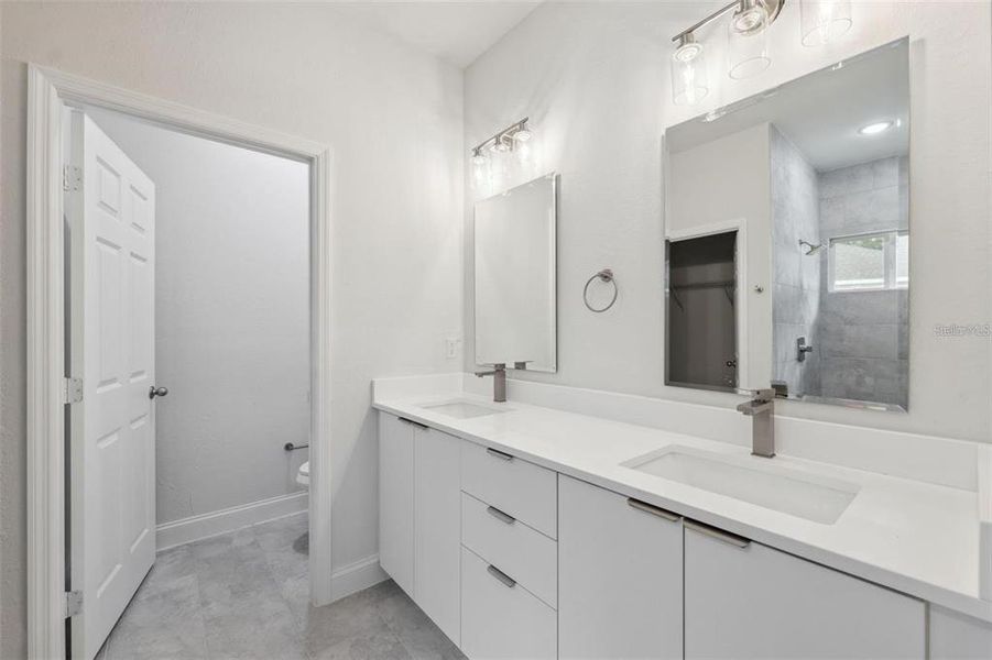 Furnished interior view inside a new home in , Dunnellon (Image 12).