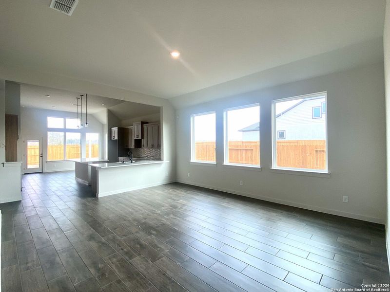 Spacious, unfurnished interior of a new home in Stream Waters, Seguin (Image 22).
