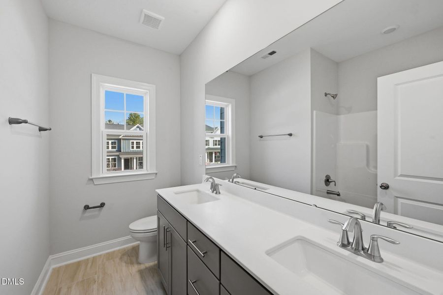 SUN_ShawRidge_Pic_EastmanIII_QMI_15_Bath