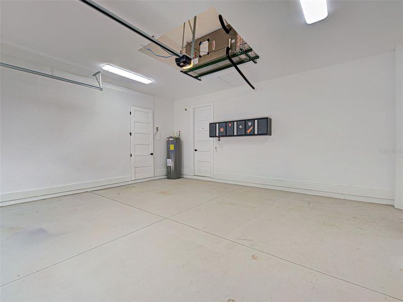 Spacious, unfurnished interior of a new home in , North Port (Image 34).