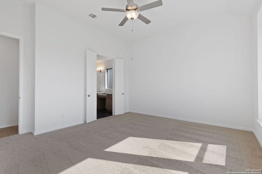 Spacious, unfurnished interior of a new home in Mayfair, New Braunfels (Image 10).