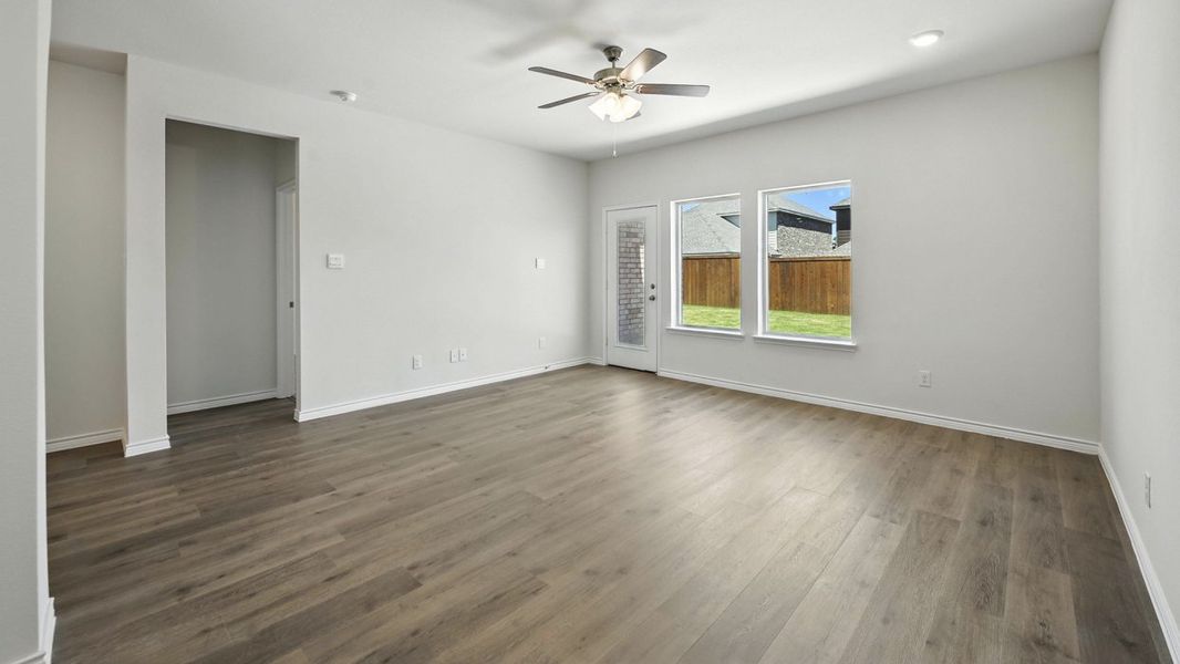 Spacious, unfurnished interior of a new home in The Woods at Lindsey Place, Anna (Image 6).