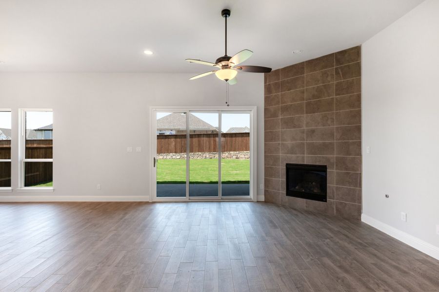 Representative unfurnished interior of a home built from the Cameron by UnionMain Homes in Cambridge Crossing, Celina (Image 15).