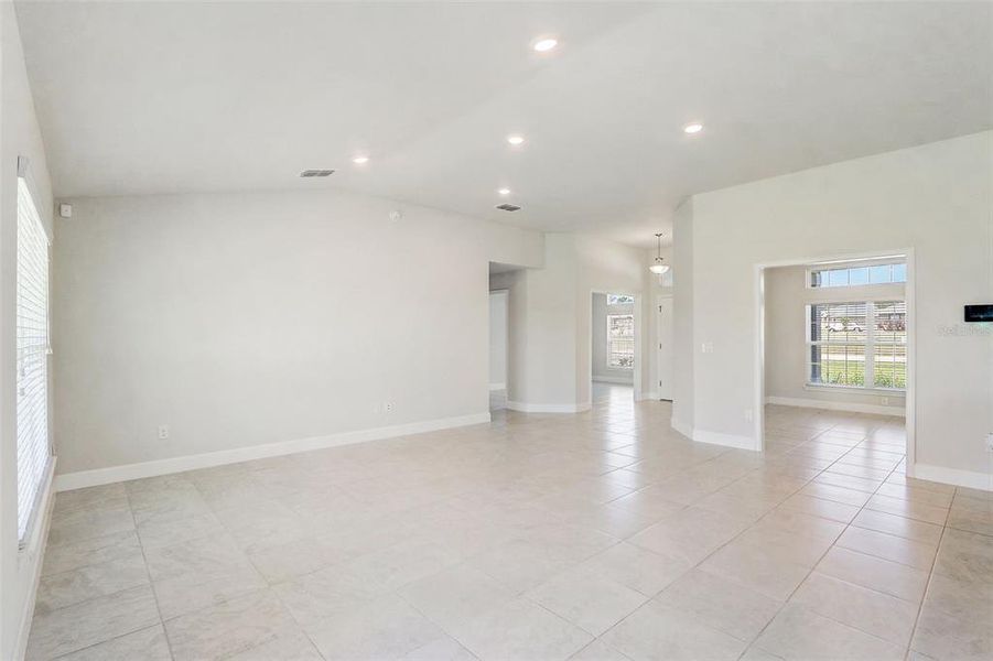 Spacious, unfurnished interior of a new home in , Ocala (Image 24).