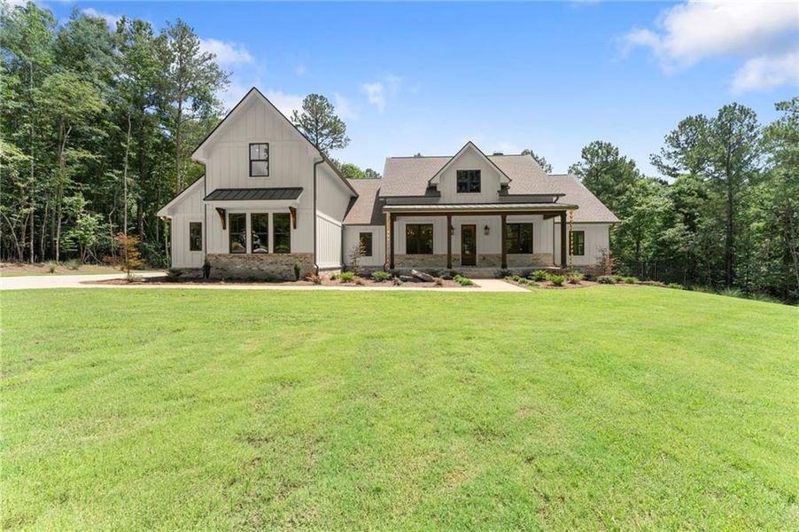 Front exterior of a new home in , Commerce, GA, highlighting curb appeal (Image 2). Front exterior of a new home in , Commerce, GA, highlighting curb appeal (Image 2).