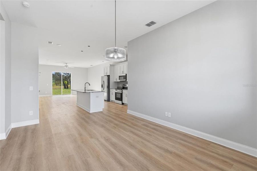 Spacious, unfurnished interior of a new home in , Lake Wales (Image 23).