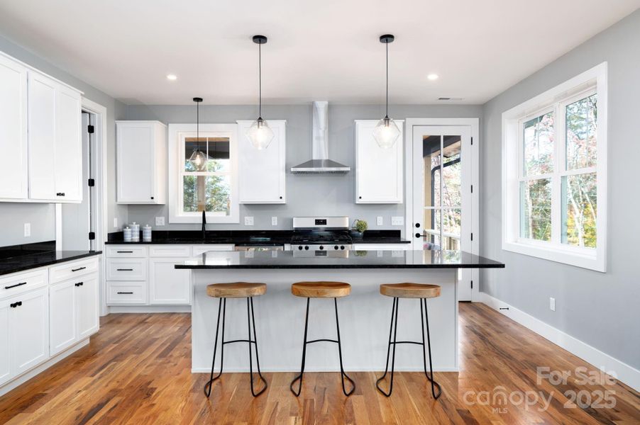 Large Island with Breakfast Bar