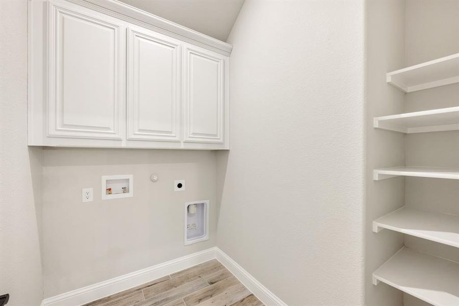 Furnished interior view inside a new home in Mockingbird Heights Classic 60, Midlothian (Image 4). Furnished interior view inside a new home in Mockingbird Heights Classic 60, Midlothian (Image 4).