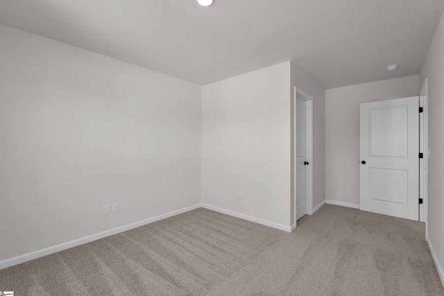 Spacious, unfurnished interior of a new home in Lynbrook, Boiling Springs (Image 28).