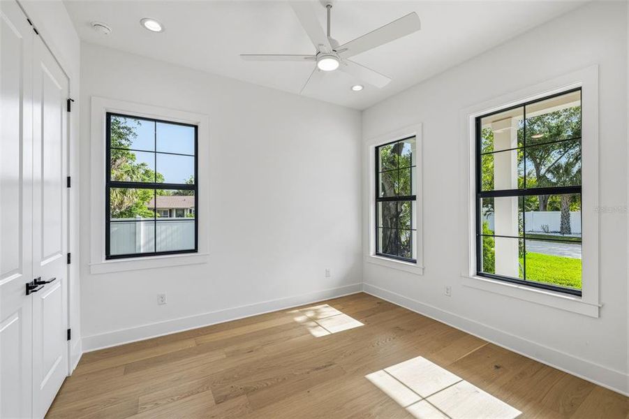 Spacious, unfurnished interior of a new home in , Tampa (Image 30).