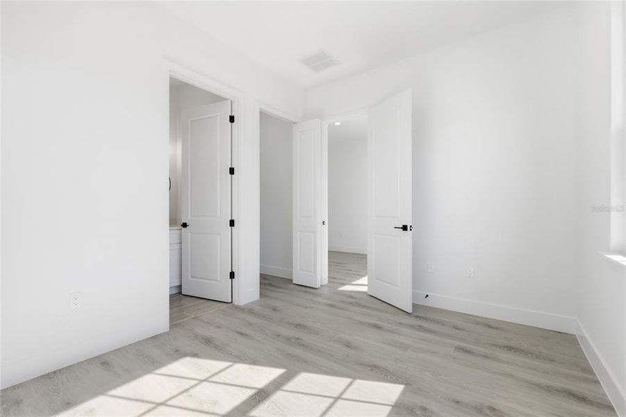 Spacious, unfurnished interior of a new home in , Ocklawaha (Image 43).