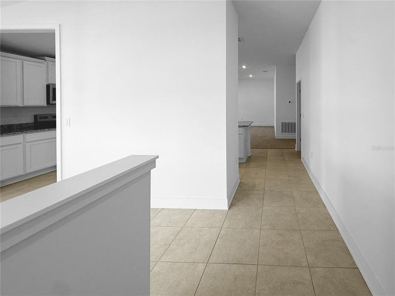 Spacious, unfurnished interior of a new home in Arbor Park, Leesburg (Image 6).