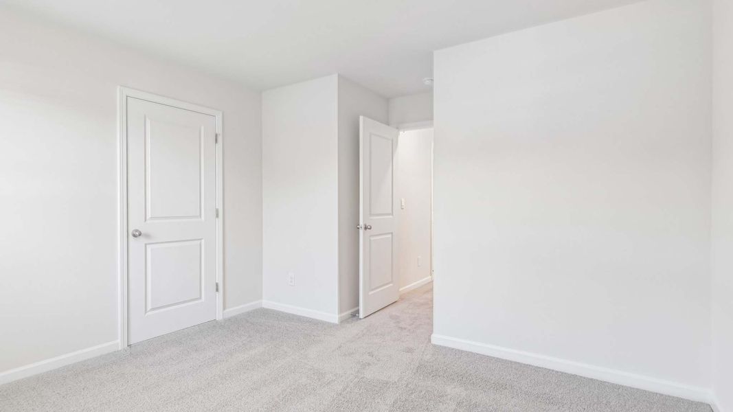 Spacious, unfurnished interior of a new home in Fergus Crossing, York (Image 22).