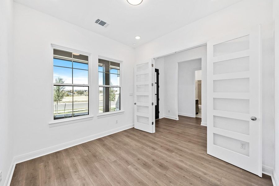 Spacious, unfurnished interior of a new home in Lariat - 70', Liberty Hill (Image 15).