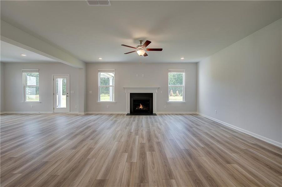 Spacious, unfurnished interior of a new home in Northcroft, Loganville (Image 34).