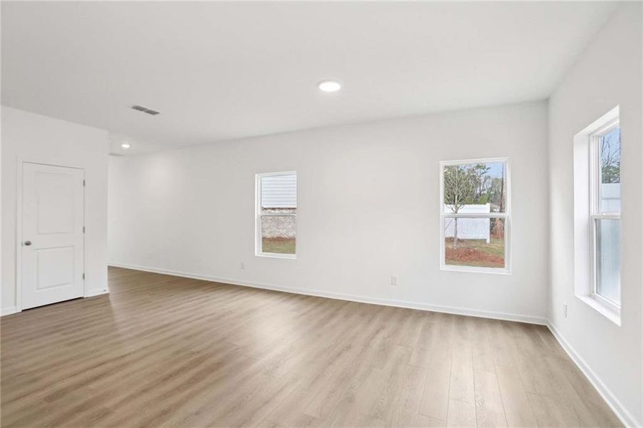 Spacious, unfurnished interior of a new home in Leydenview, Mableton (Image 15).