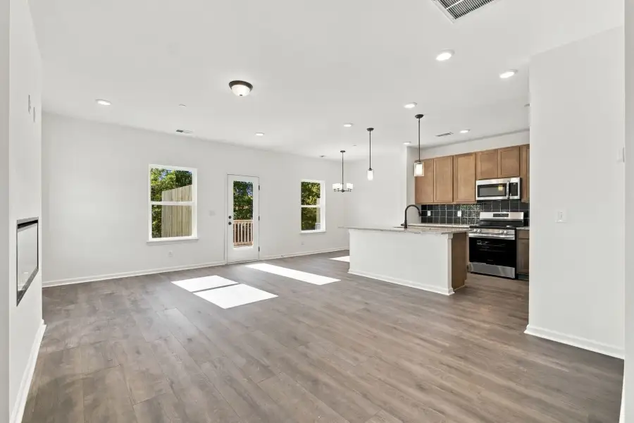 Spacious, unfurnished interior of a new home in Laurelwood Park, Gallatin (Image 12).