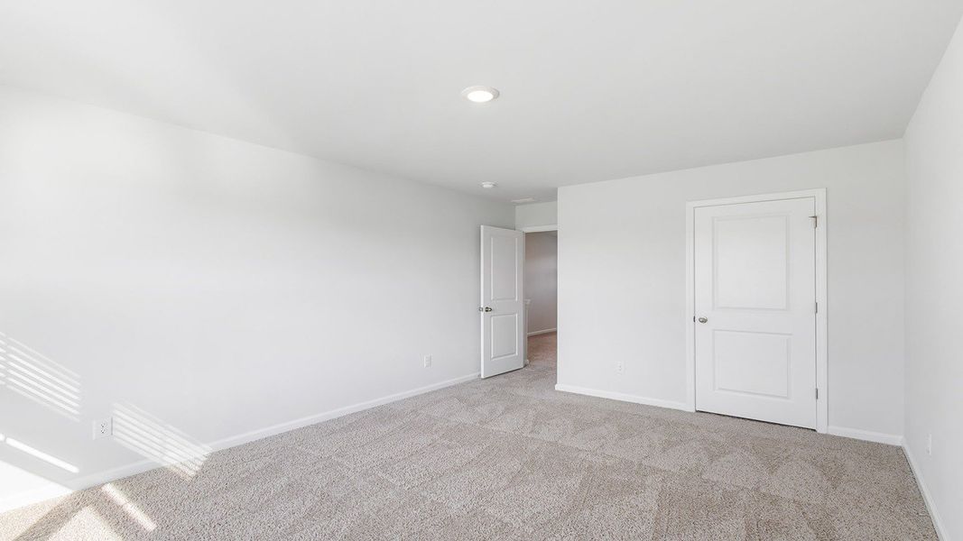 Spacious, unfurnished interior of a new home in Sheep Island, Summerville (Image 17).